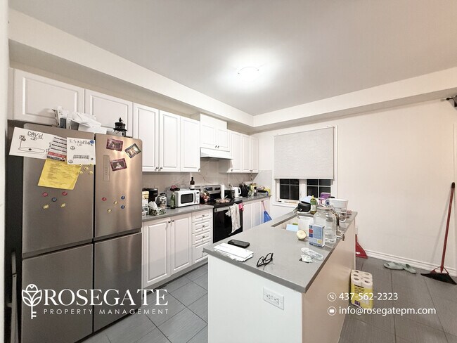 Spacious 3-Bedroom Freehold Townhouse with Garage & Backyard in Brampton in Brampton, ON - Building Photo - Building Photo