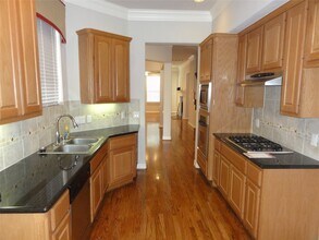 3211 Holly Crossing Dr in Houston, TX - Building Photo - Building Photo