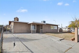 313 Fox Cir in Las Vegas, NV - Building Photo - Building Photo