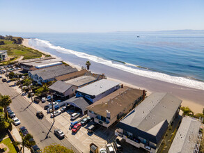 6529 Del Playa Dr in Goleta, CA - Building Photo - Building Photo