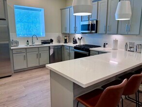 131 Eastwood St in Houston, TX - Building Photo - Building Photo