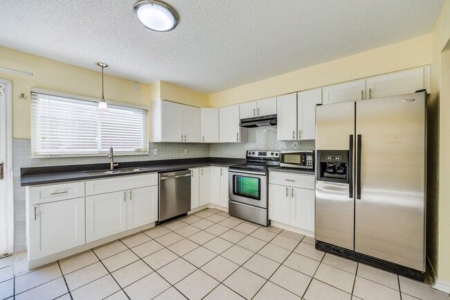 2391 Crescent Park Dr in Houston, TX - Building Photo - Building Photo