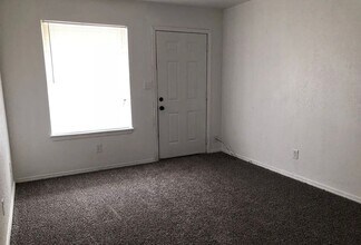 4009 Locust Dr in Midwest City, OK - Building Photo - Building Photo