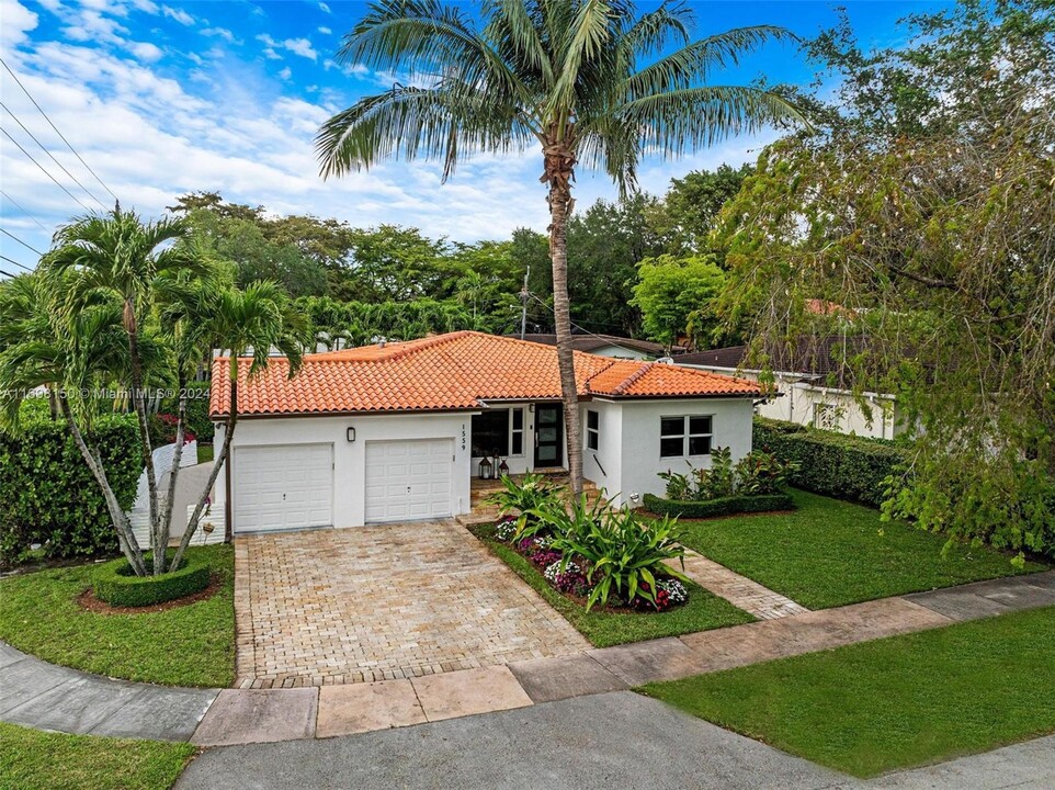 1559 Trevino Ave in Coral Gables, FL - Foto de edificio