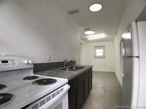 97 NW 27th St-Unit -House in Miami, FL - Building Photo - Building Photo