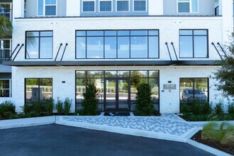 V by Alta in Orlando, FL - Building Photo - Building Photo