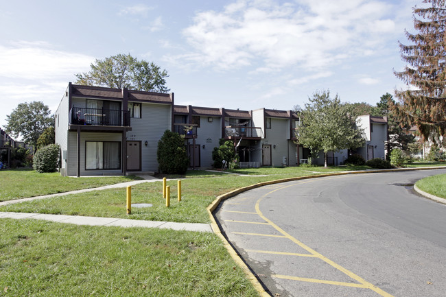 Country Commons Apartments in Bensalem, PA - Building Photo - Building Photo