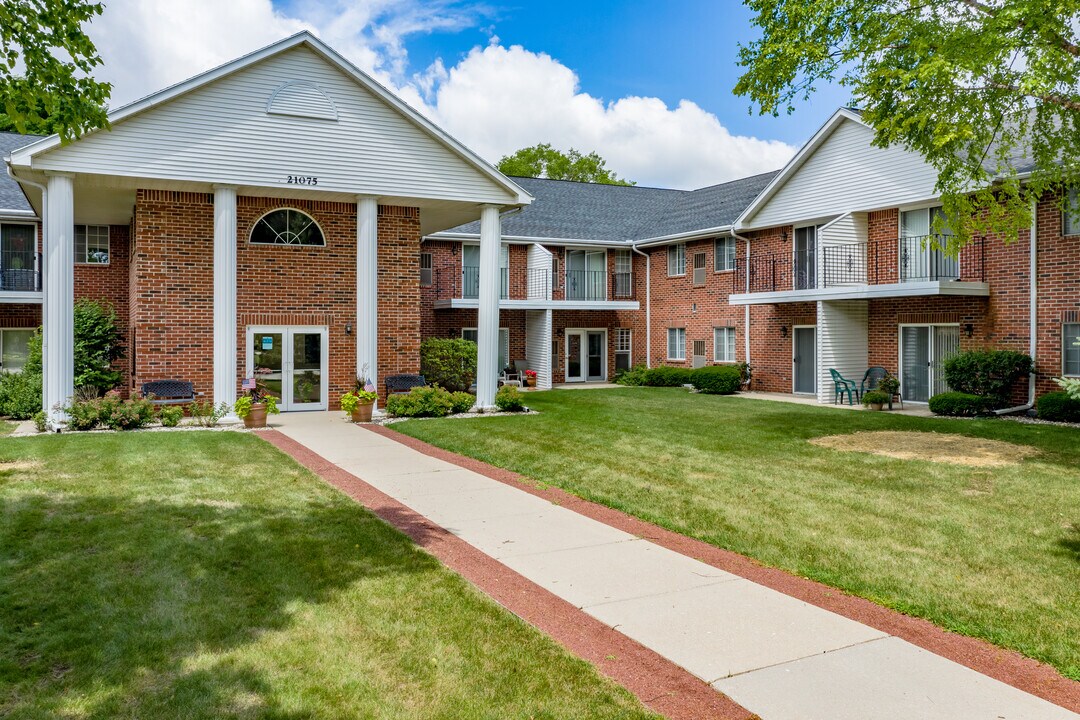 Brookfield Highlands Apartments 55+ in Waukesha, WI - Foto de edificio