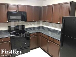 7079 Merrywood Dr in Fairburn, GA - Foto de edificio - Building Photo