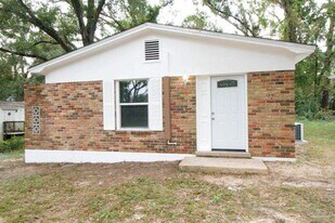 5523 Shell St in Pensacola, FL - Building Photo