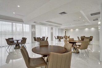 6450 Collins Ave, Unit 1204 in Miami, FL - Building Photo - Building Photo