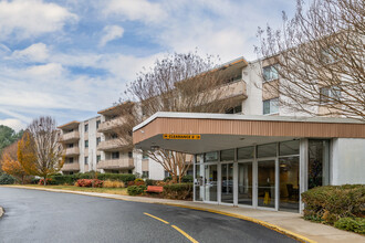 Lakeside Terrace in Bethesda, MD - Building Photo - Building Photo