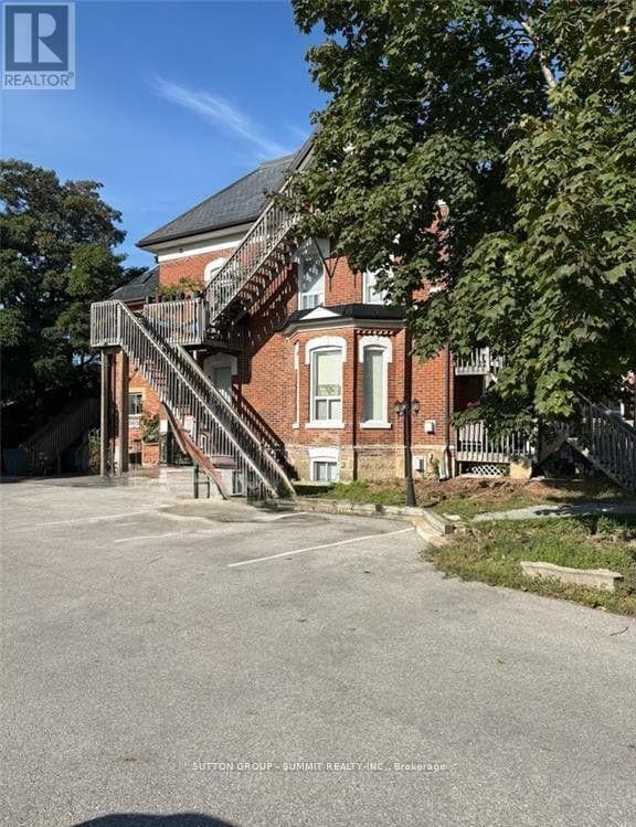 75 McIntyre Crescent in Halton Hills, ON - Building Photo - Building Photo