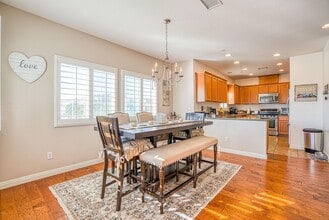 715 Garonne St in Oxnard, CA - Foto de edificio - Building Photo