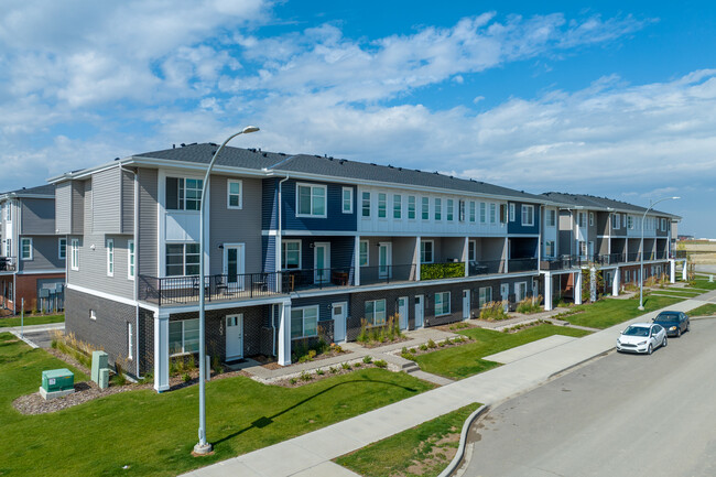 Yorke Townhomes in Calgary, AB - Building Photo - Building Photo