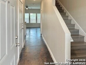 6938 Crestway Rd in San Antonio, TX - Building Photo - Building Photo