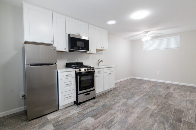 582 Douglas St, Unit Downstairs