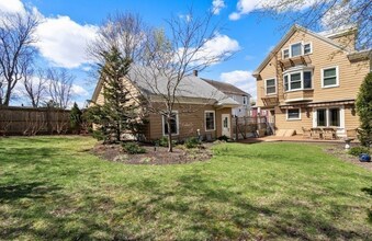 52 Hillsdale Rd in Medford, MA - Foto de edificio - Building Photo