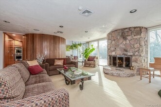 20 Whitman Rd in Great Neck, NY - Building Photo - Building Photo