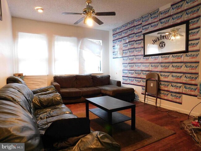property at 1806 W Diamond St