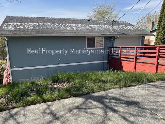 5631 16th Ave SW in Seattle, WA - Building Photo - Building Photo