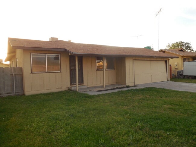 7151 Dean St in Winton, CA - Building Photo - Building Photo