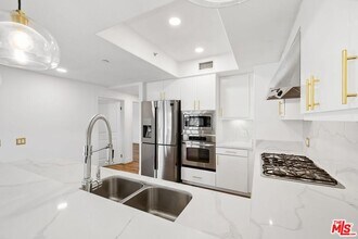 311 S Gramercy Pl in Los Angeles, CA - Building Photo - Building Photo