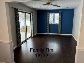 1000 Toledo St in Fremont, IN - Foto de edificio - Building Photo