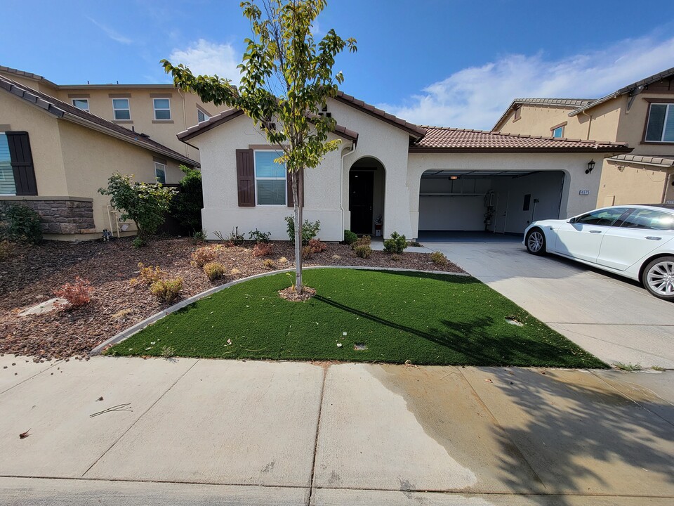 4575 Streambed Dr in Folsom, CA - Building Photo