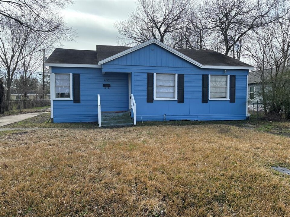 405 Wisteria St in La Marque, TX - Building Photo