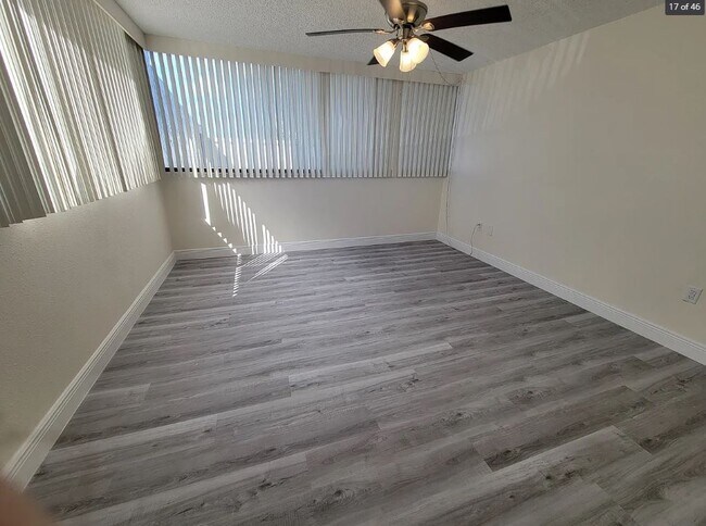 500 Treasure Island Cswy, Unit 101 in St. Petersburg, FL - Building Photo - Building Photo