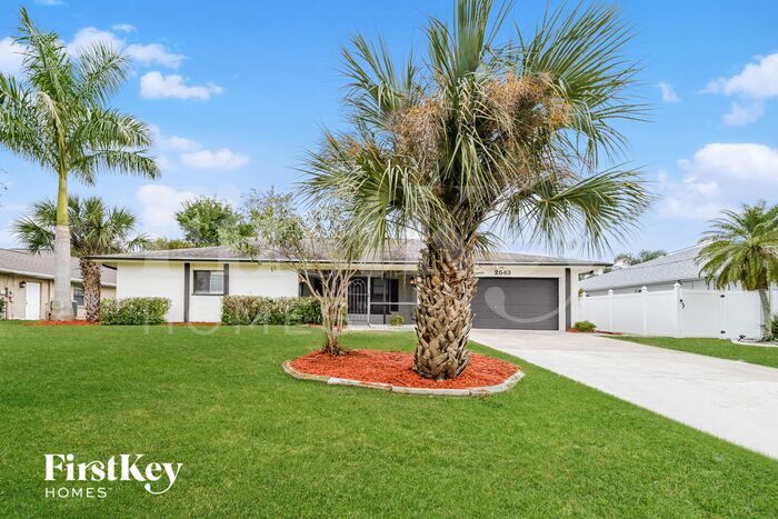 2543 SE 25th Ave in Cape Coral, FL - Building Photo