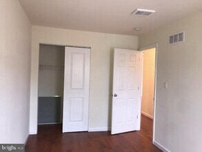 1009 Red Lion Rd in Philadelphia, PA - Foto de edificio - Building Photo