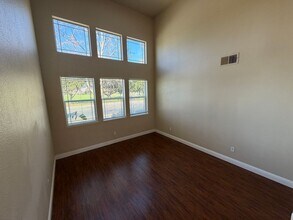 2300 Bastona Dr in Elk Grove, CA - Building Photo - Building Photo