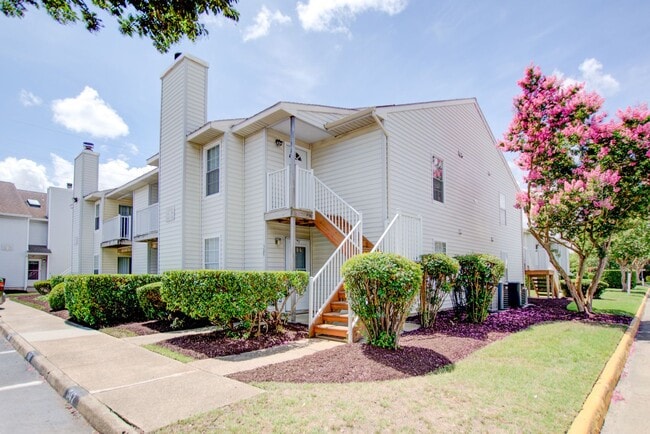 property at 511 Summit Ct