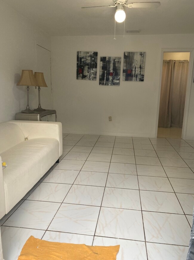 965 SW 136th Pl in Miami, FL - Building Photo - Building Photo