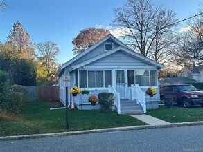 517 Flint St in Greenport, NY - Building Photo - Building Photo