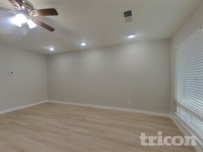 126 Frost Dr in Woodland, CA - Foto de edificio - Building Photo