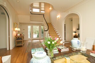 223 Halsey Neck Ln in Southampton, NY - Building Photo - Building Photo