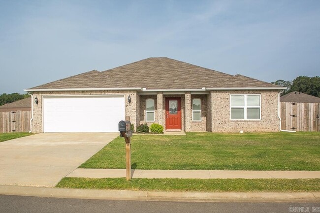 property at 17 Saunder Dr N
