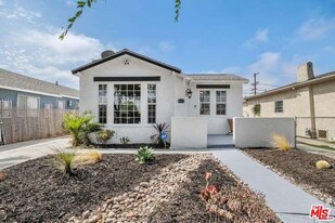 612 W 105th St in Los Angeles, CA - Building Photo