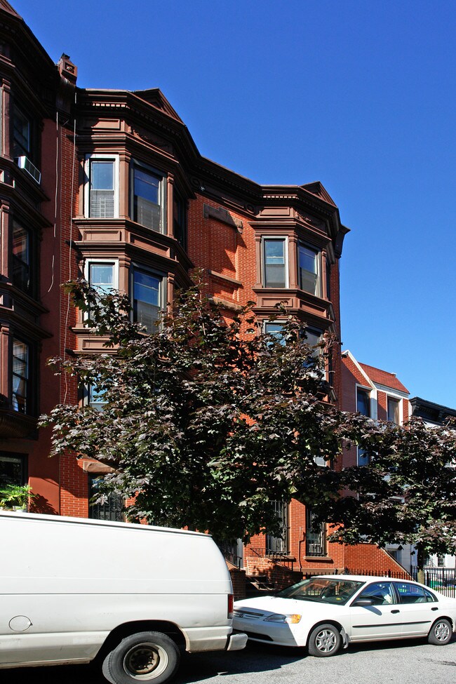 Holl 'N Beck Housing Corporation in Brooklyn, NY - Foto de edificio - Building Photo