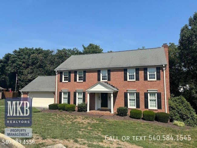 5175 Lakeland Dr in Cave Spring, VA - Foto de edificio - Building Photo