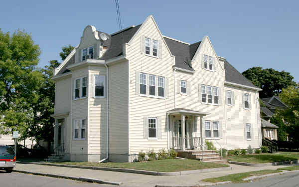 60 Breed St in Lynn, MA - Building Photo