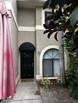 3583 Whispering Oaks Ln in Palm Harbor, FL - Building Photo