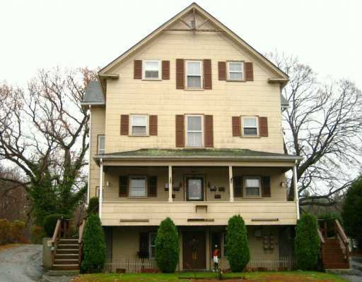 80 Ramies Ln in Burrillville, RI - Foto de edificio