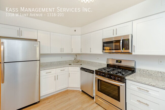 property at 1318 W Lunt Ave