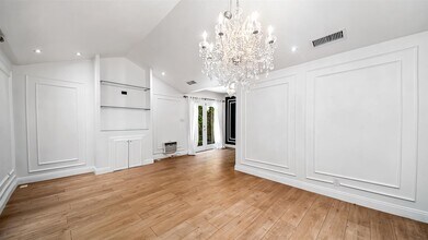 607 N Windsor Blvd, Unit 607 in Los Angeles, CA - Building Photo - Building Photo