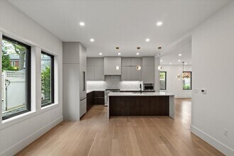 116 Thorndike St in Brookline, MA - Building Photo - Building Photo