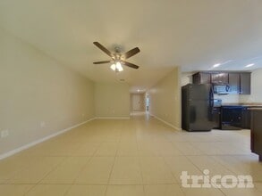 2786 Flynn St in Deltona, FL - Foto de edificio - Building Photo